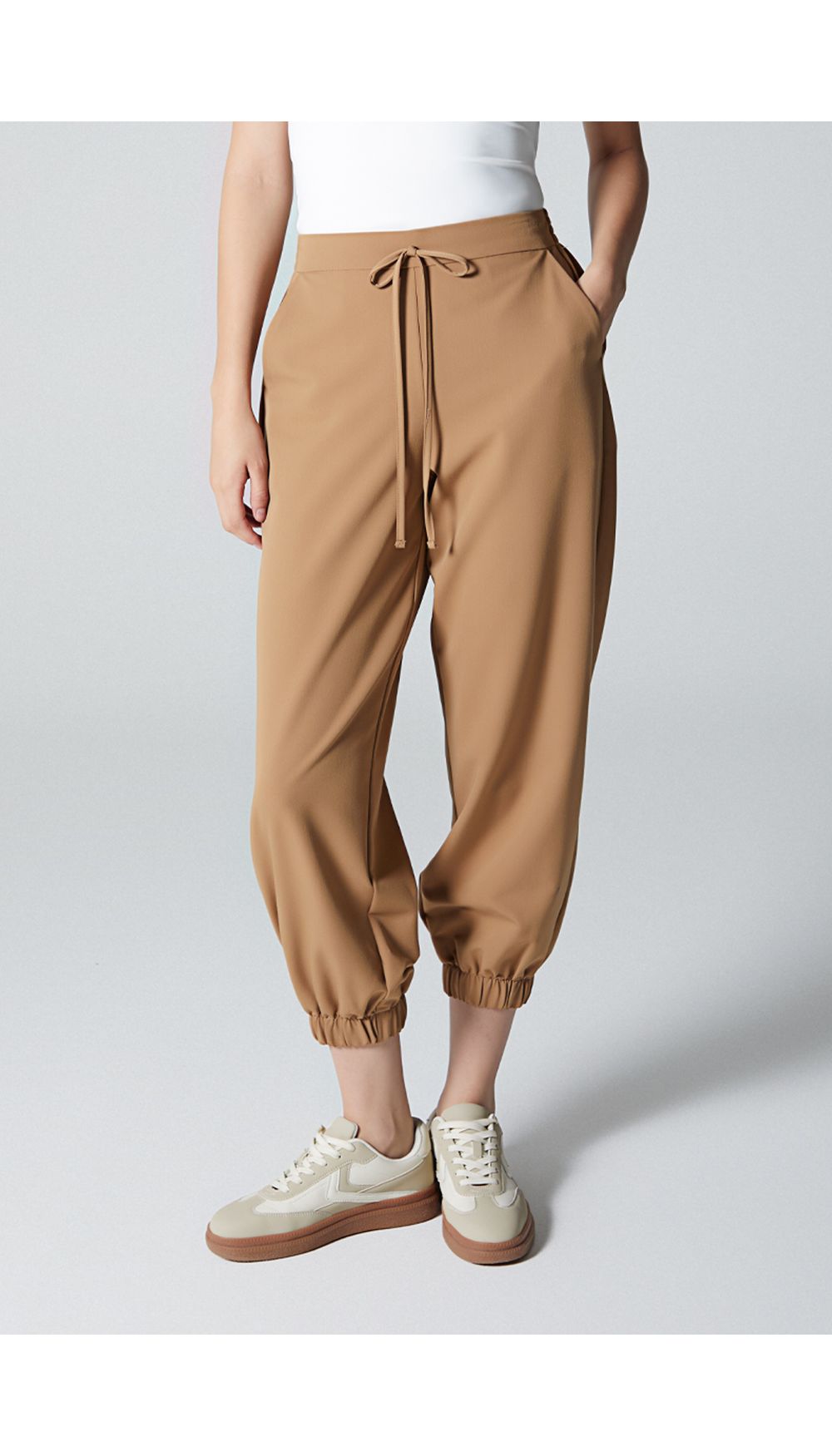 Pantalon tipo jogger con ruche en pretina para mujer