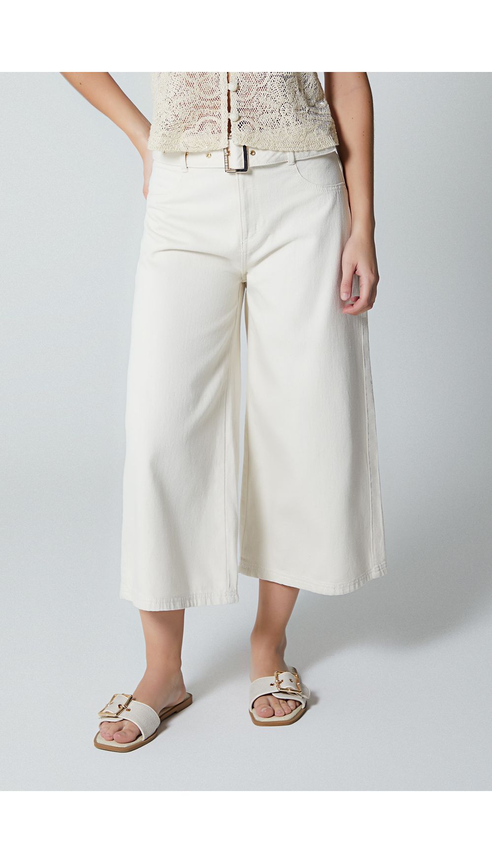 Jean tiro alto culotte con hebilla