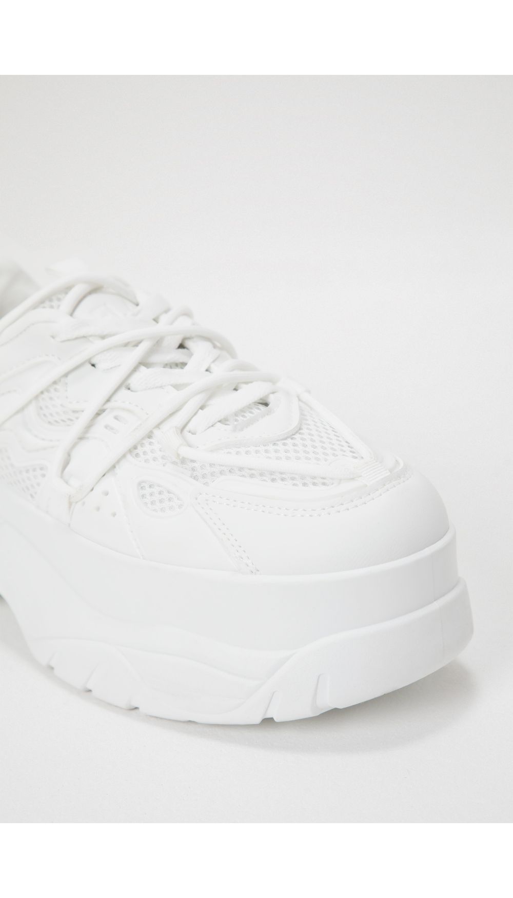 Tenis suela gruesa cordones cruzados