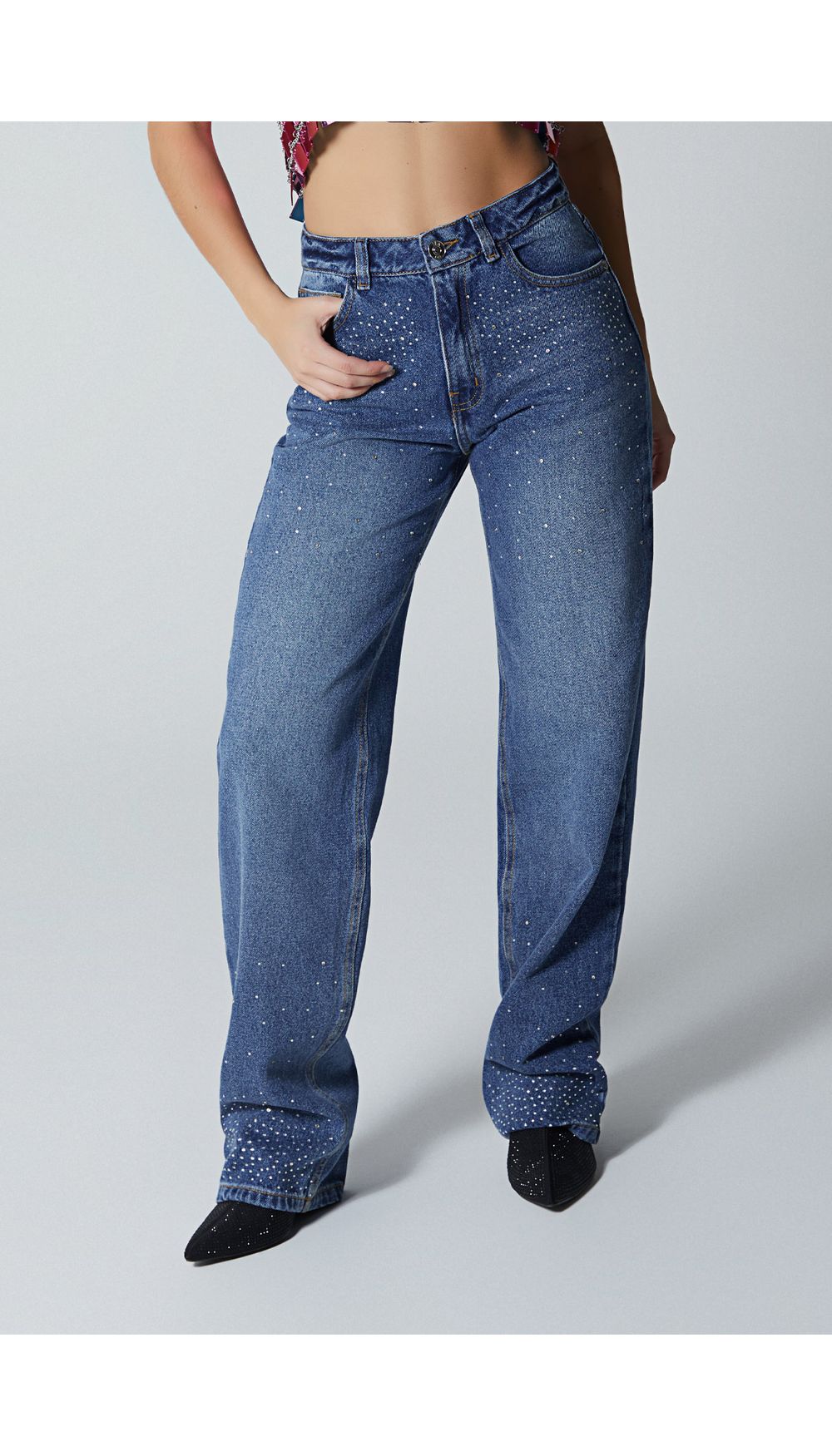 Jean recto tiro alto con hot fix para mujer