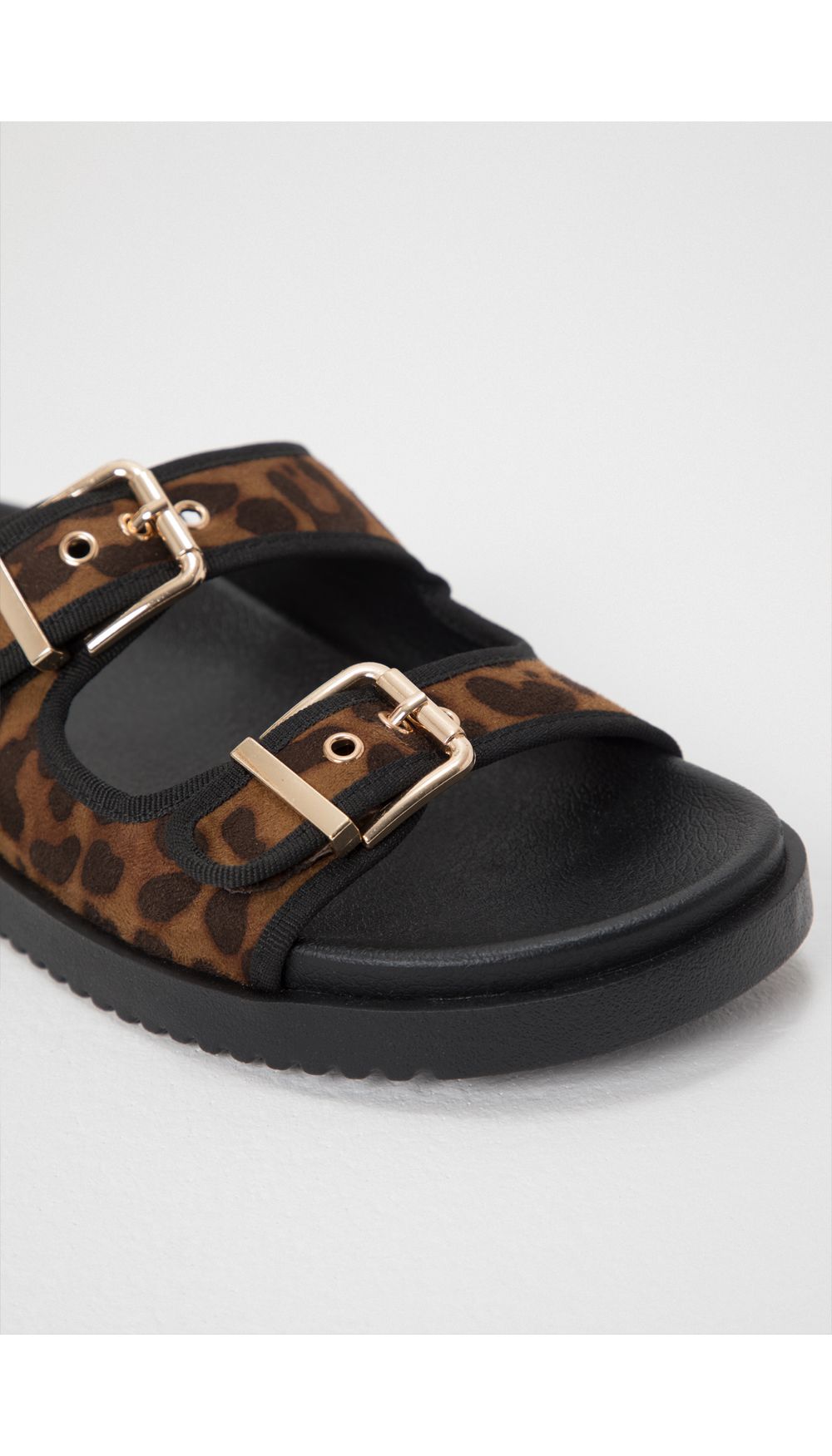 Sandalia plana animal con hebillas