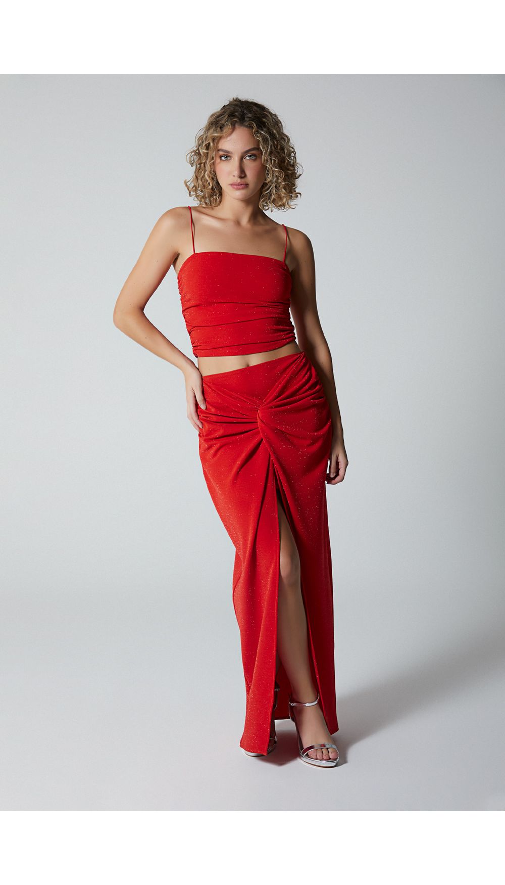 Conjunto falda larga y blusa de tira par