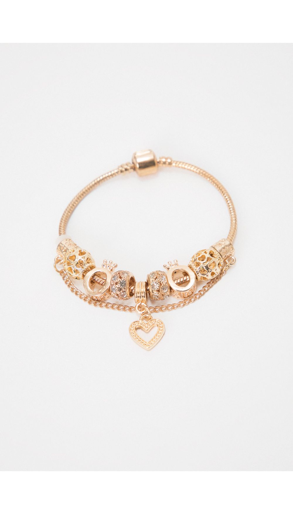 Pulsera con diferentes figuras colgantes