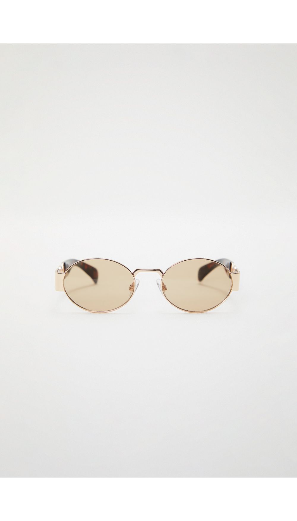 Gafas con detalle en marco