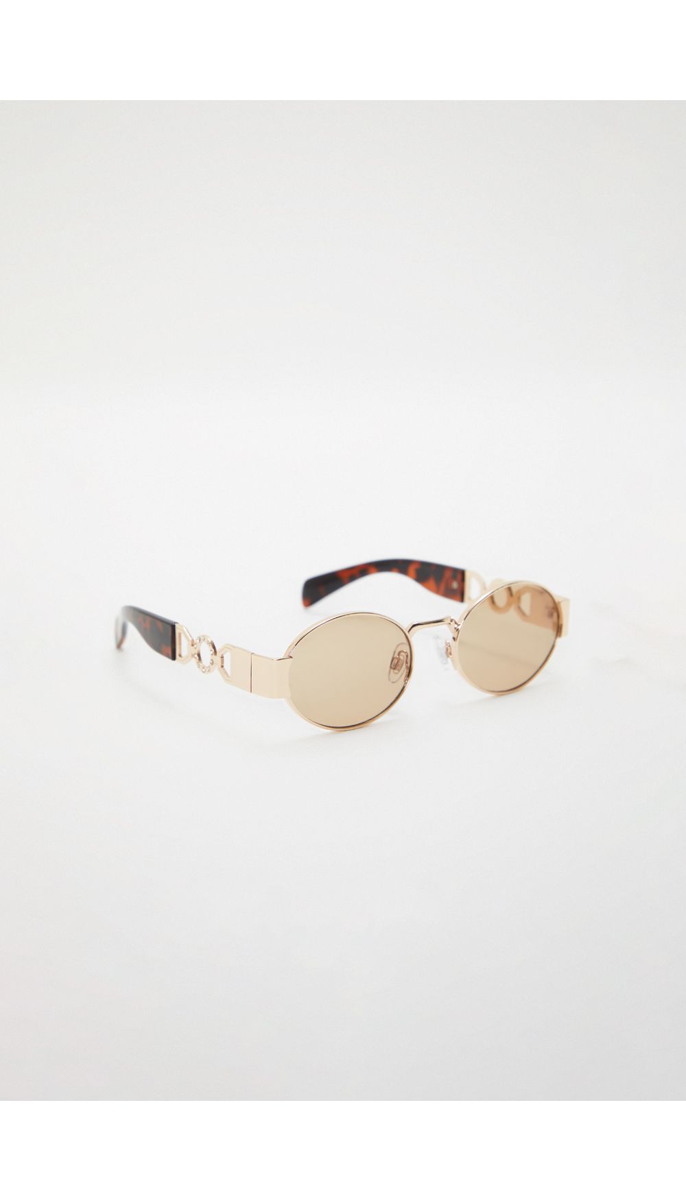 Gafas con detalle en marco