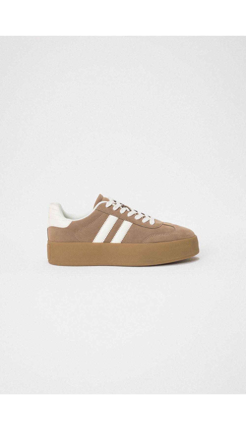 Tenis suela alta