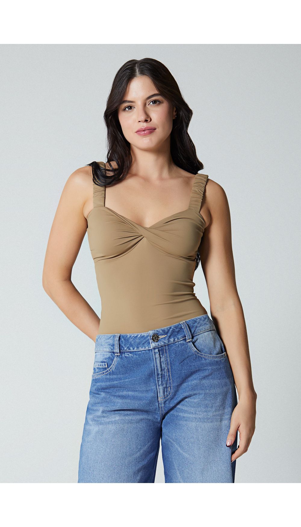 Blusa de tiras con entorche en busto para mujer