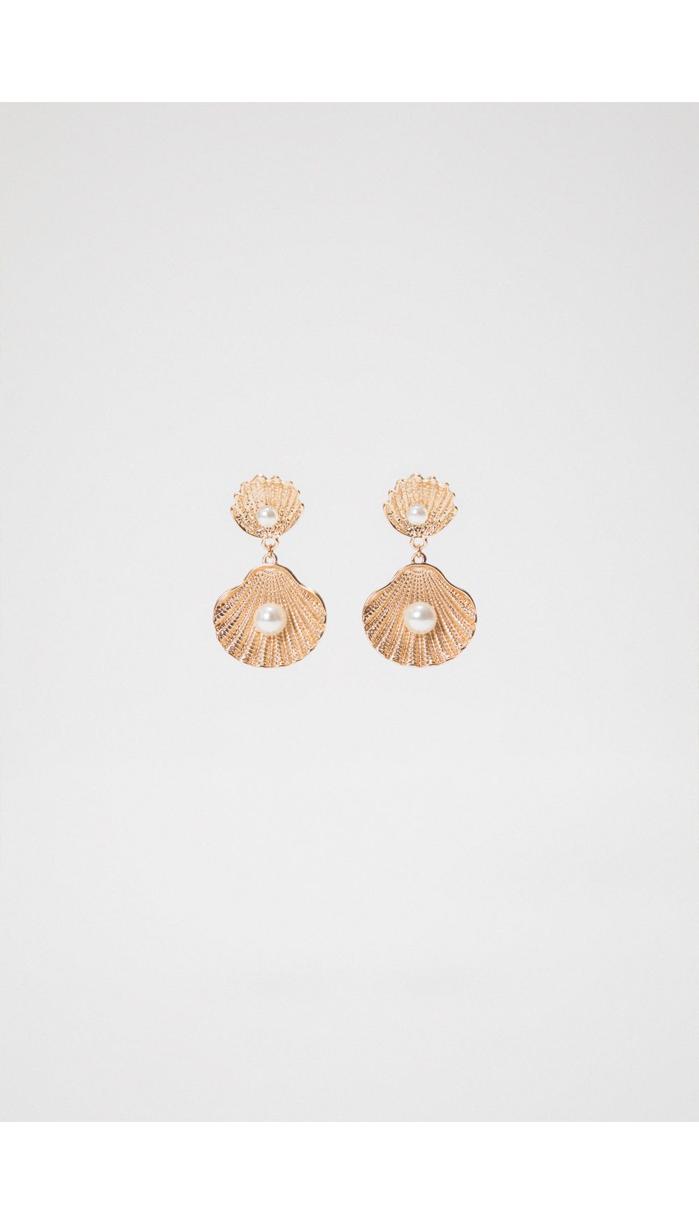 Aretes forma de concha con perla