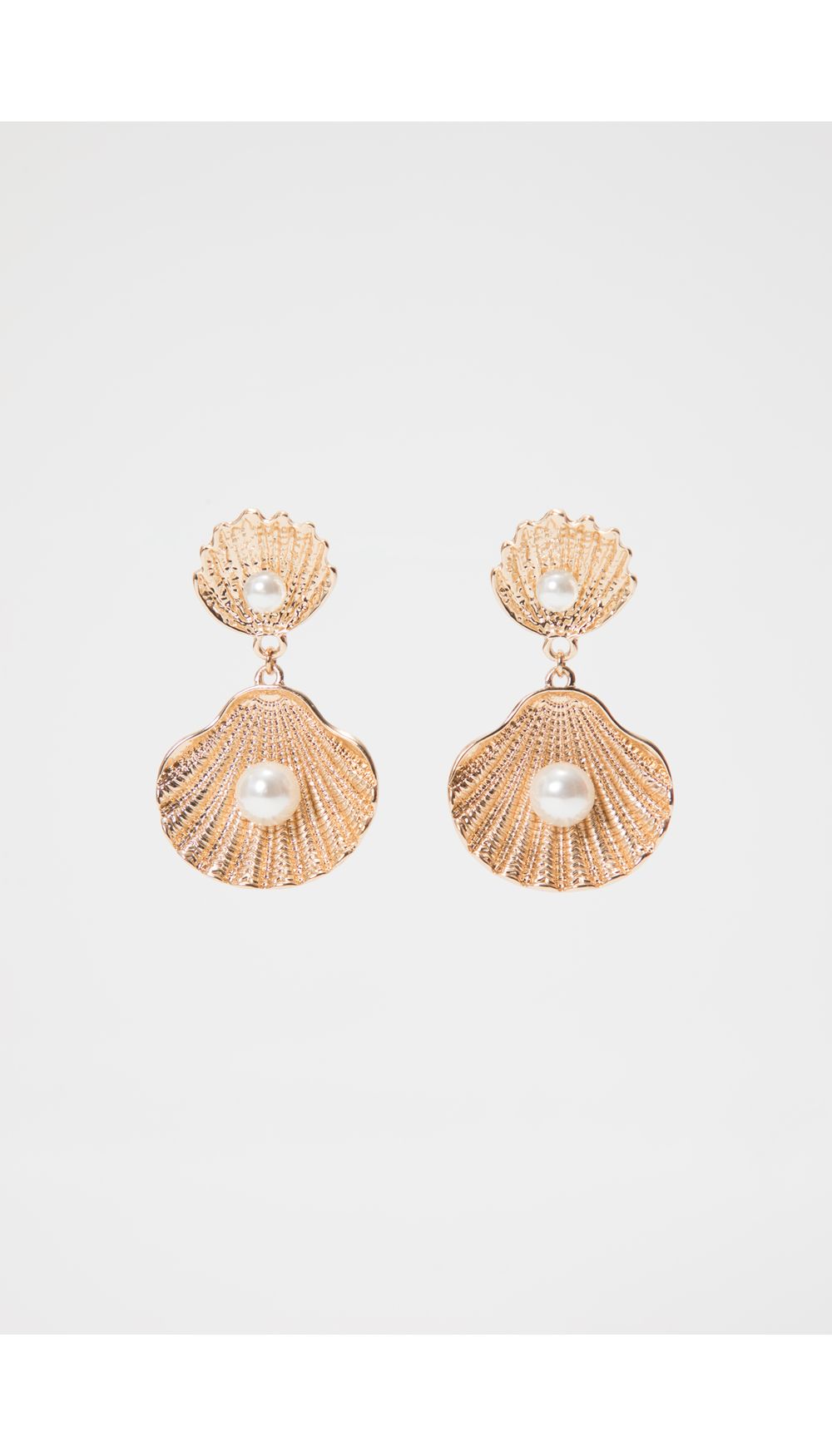 Aretes forma de concha con perla