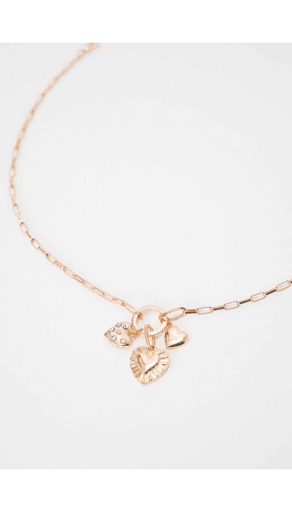 Collar con 3 dijes corazon