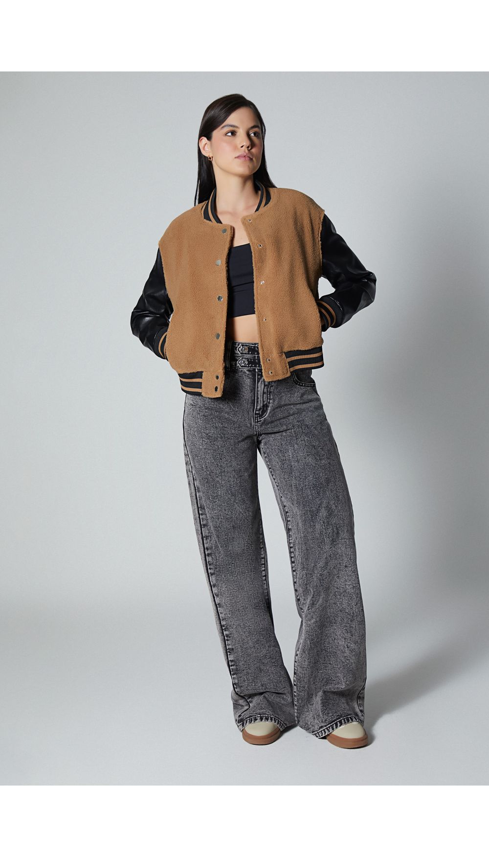 Chaqueta bomber combinada con mangas en pu para mujer