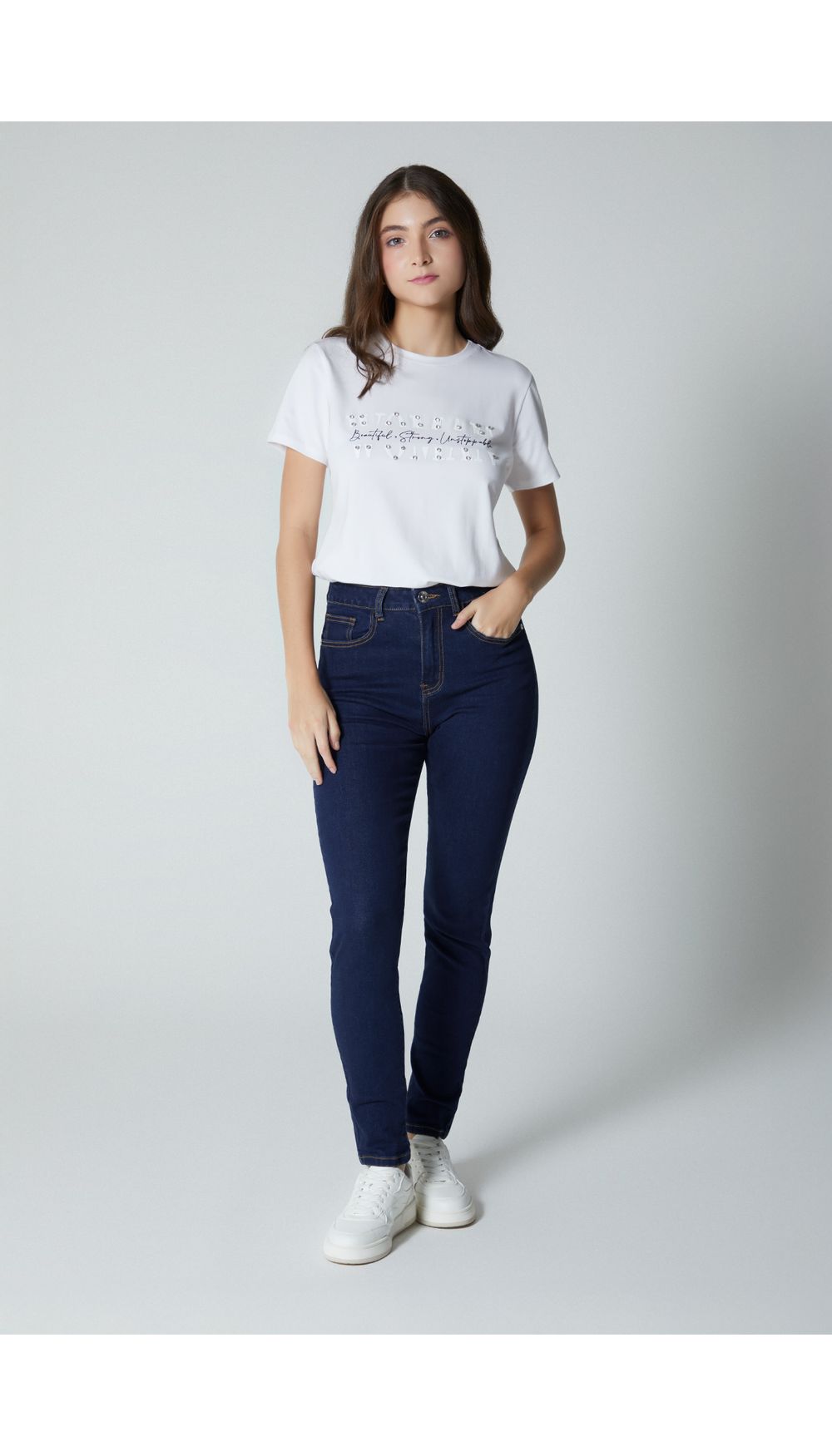 Camiseta estampada con apliques para muj
