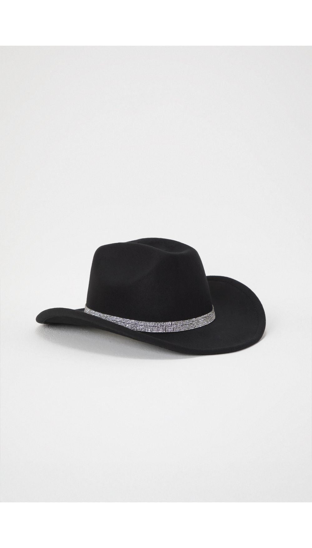 Sombrero con insumo de brillantes