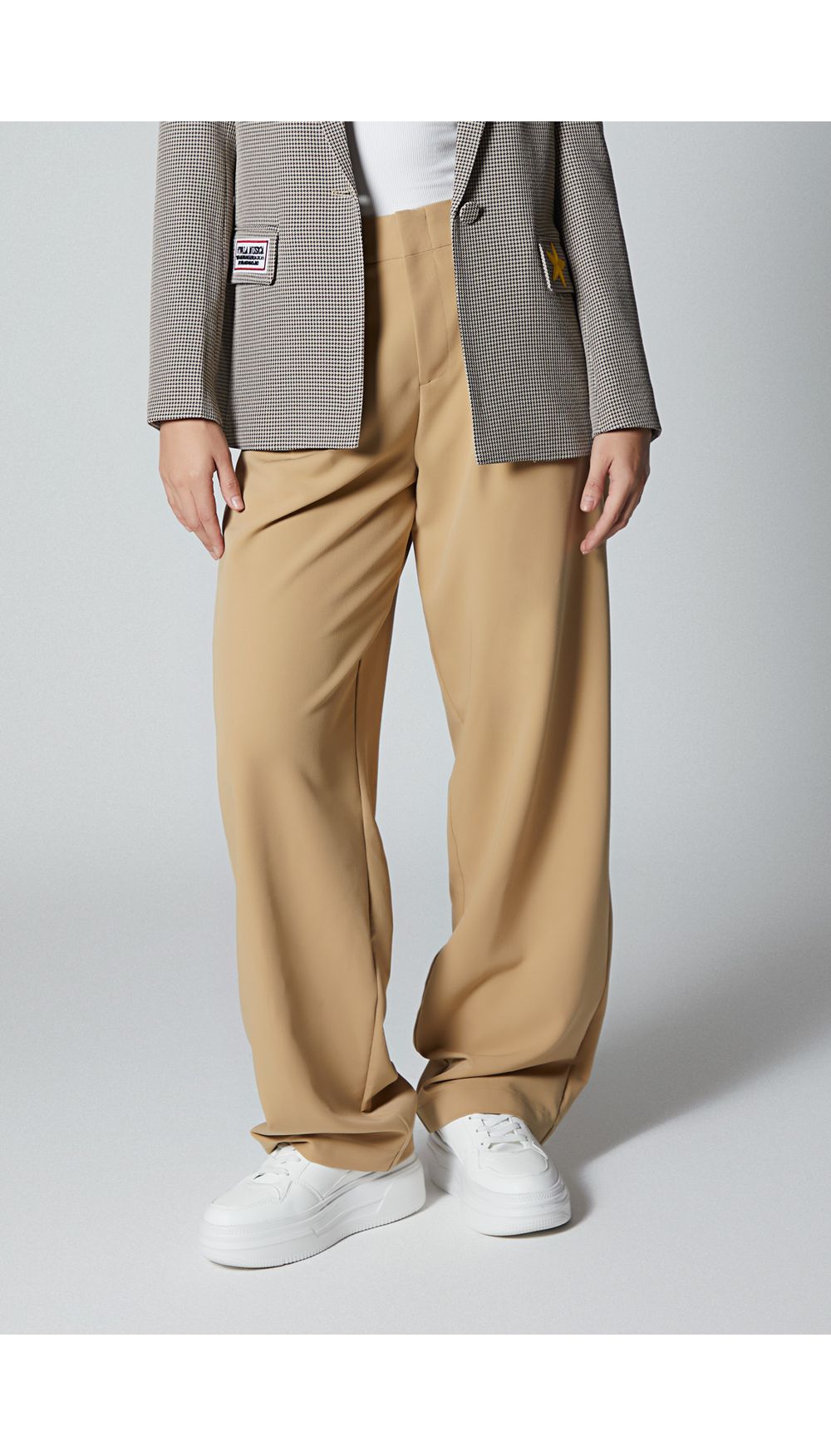 Pantalon tiro alto con correa tipo palaz