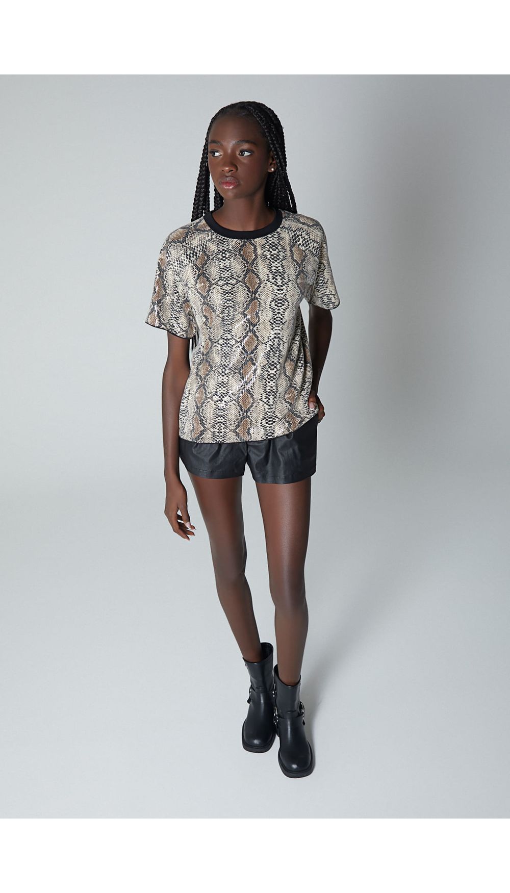 Camiseta en lentejuela con rib en cuello para mujer