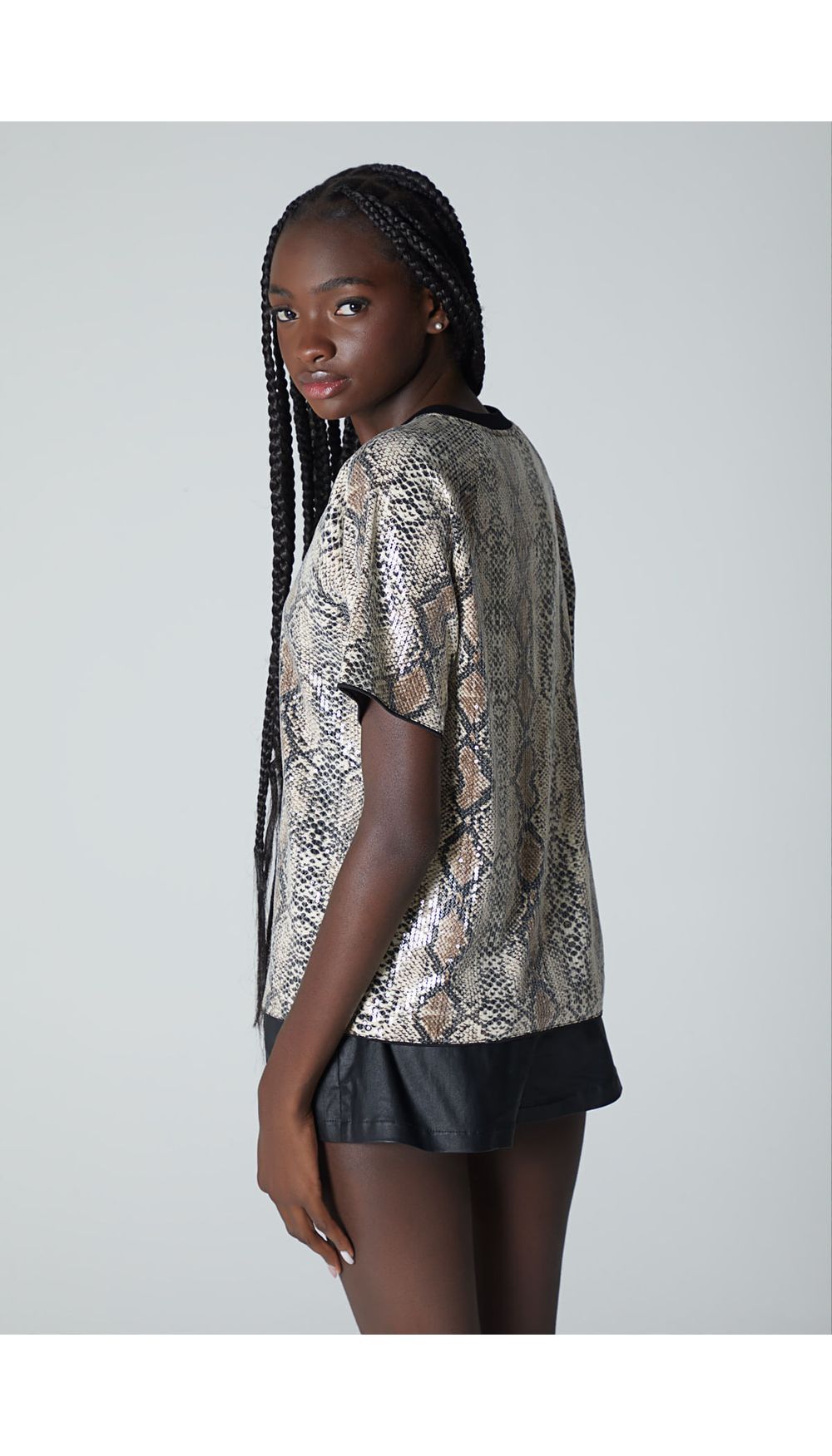 Camiseta en lentejuela con rib en cuello para mujer