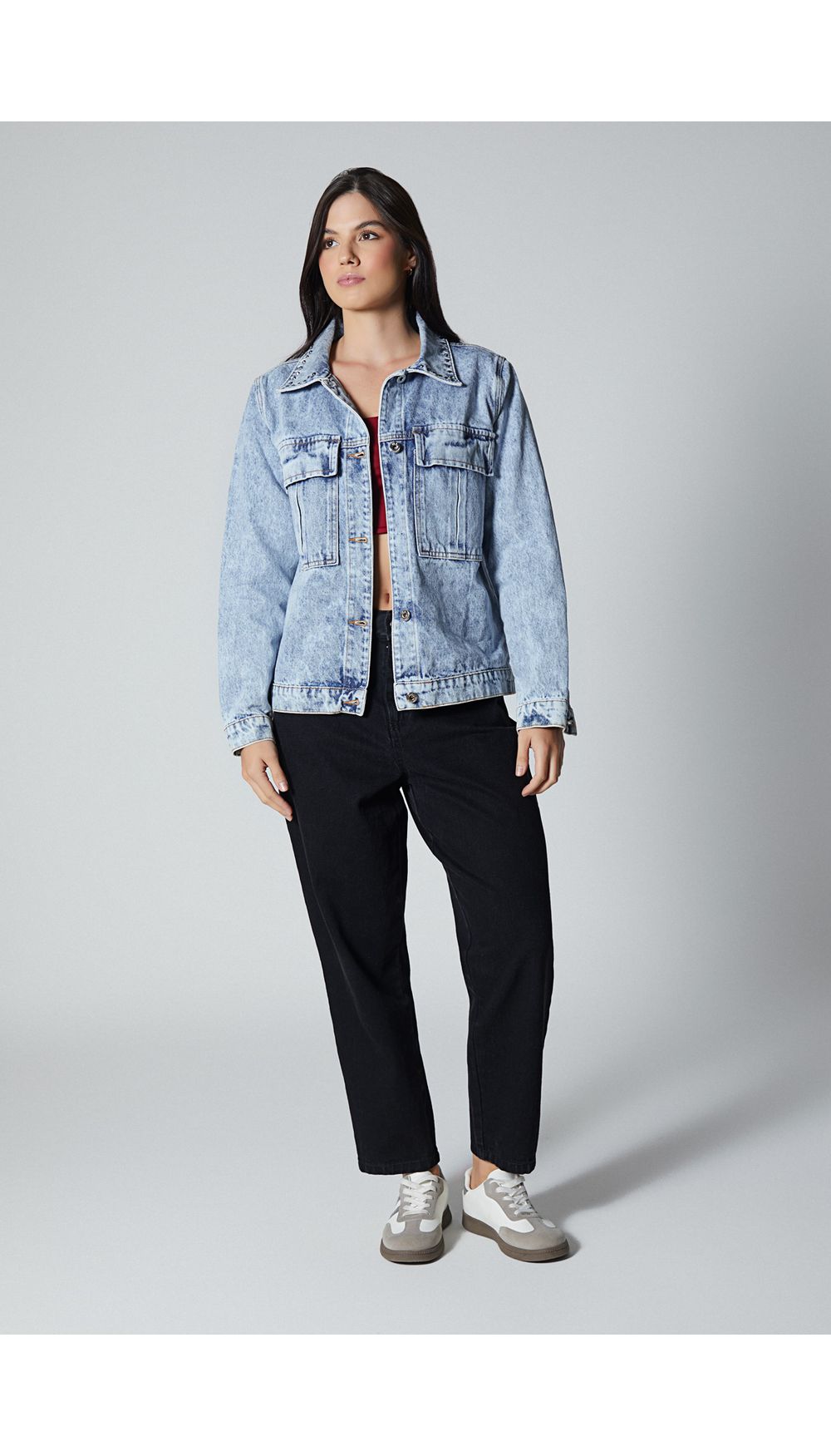 Chaqueta en denim con apliques  hot fix