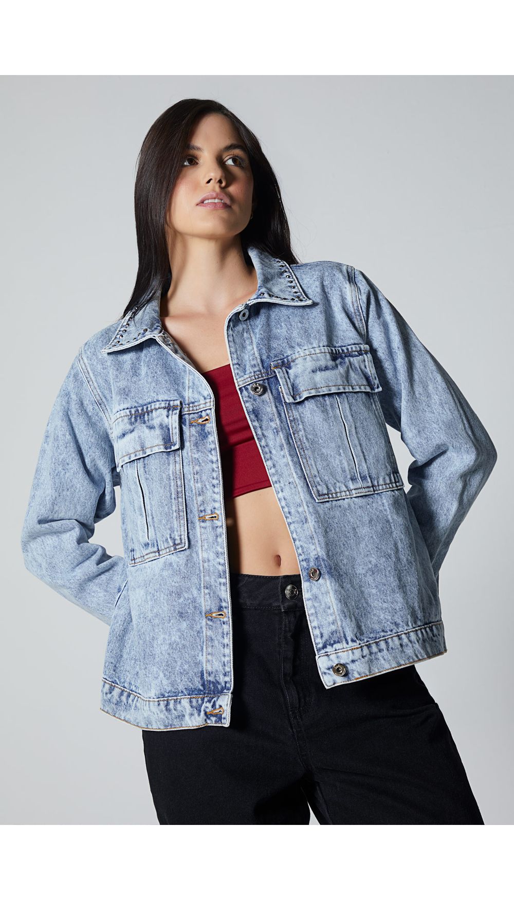Chaqueta en denim con apliques  hot fix