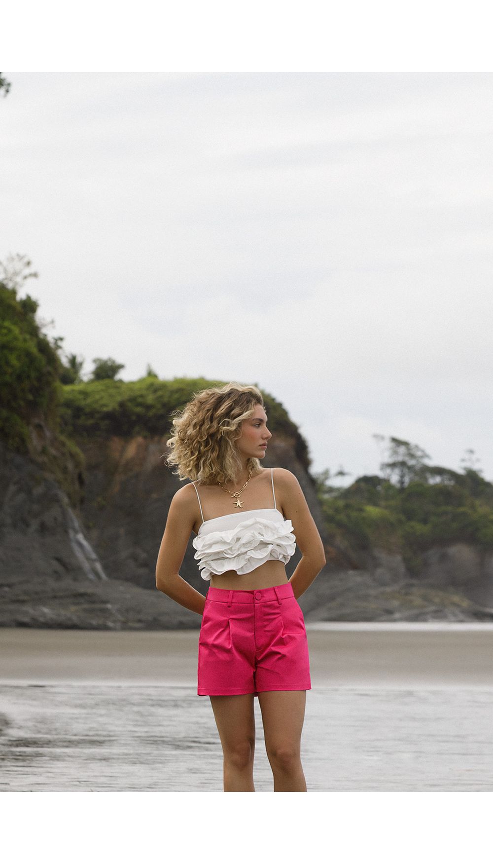 Short tiro alto con prenses para mujer
