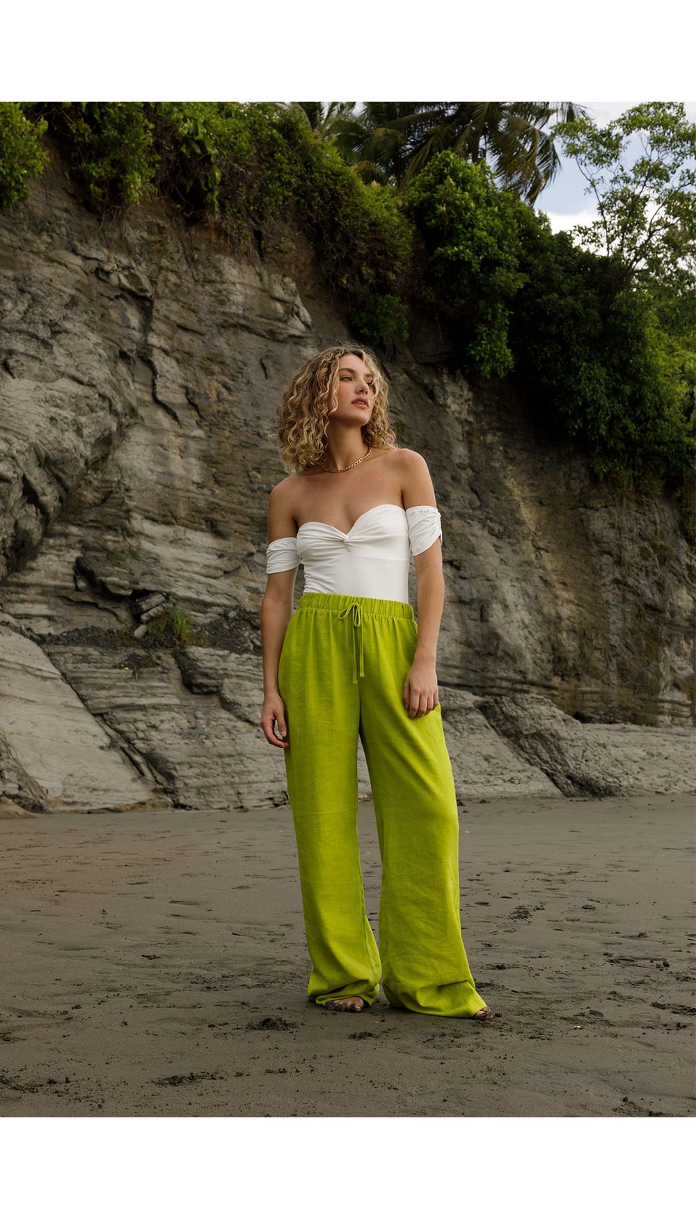 Pantalon tiro medio con pretina elastica