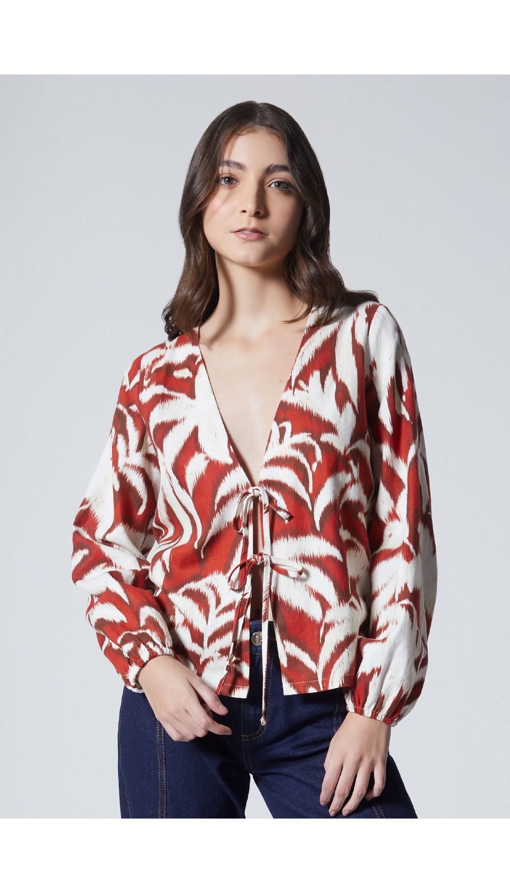 Blusa escote v con anudados en frente para mujer