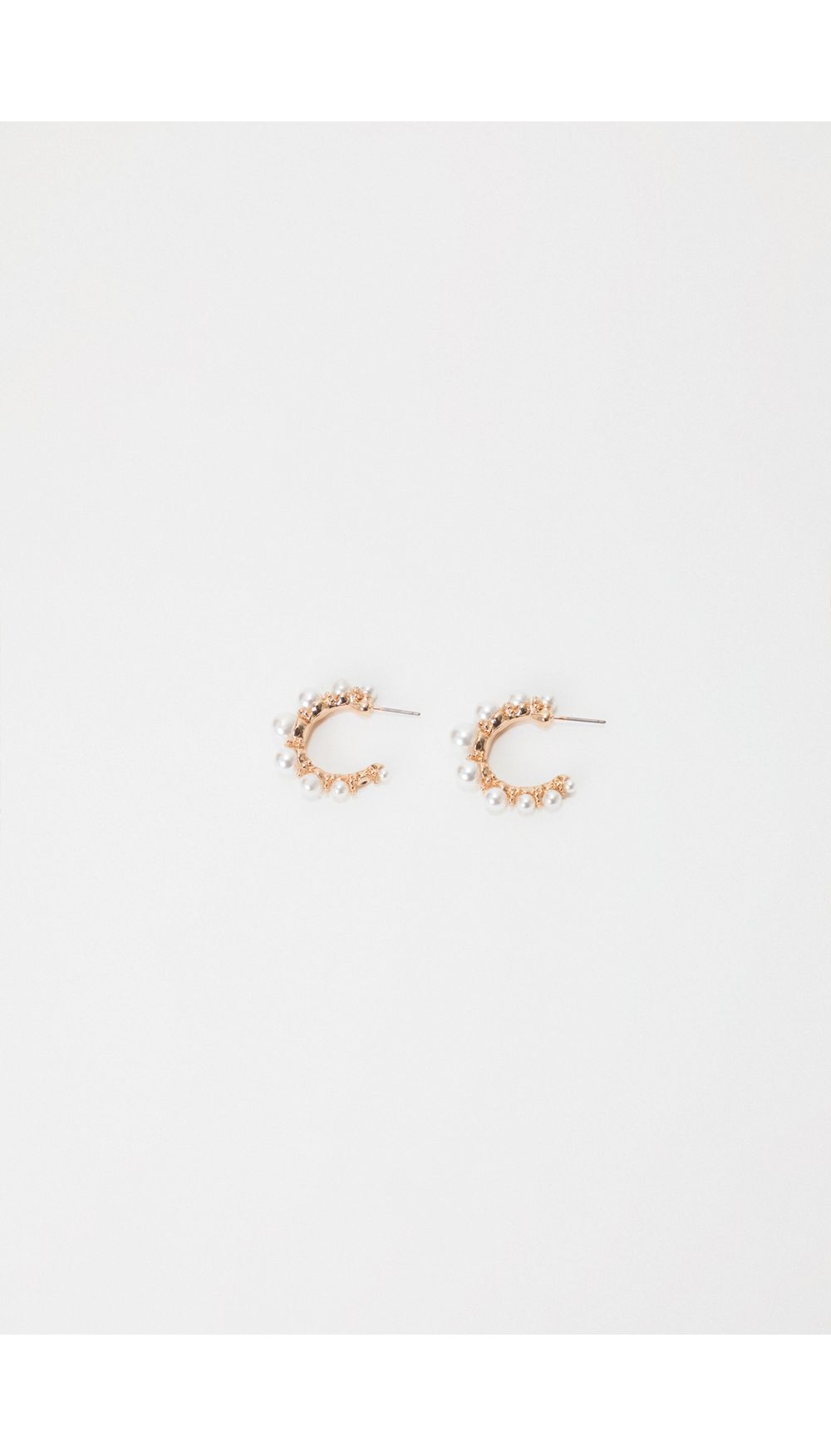 Aretes tipo candonga con perlas