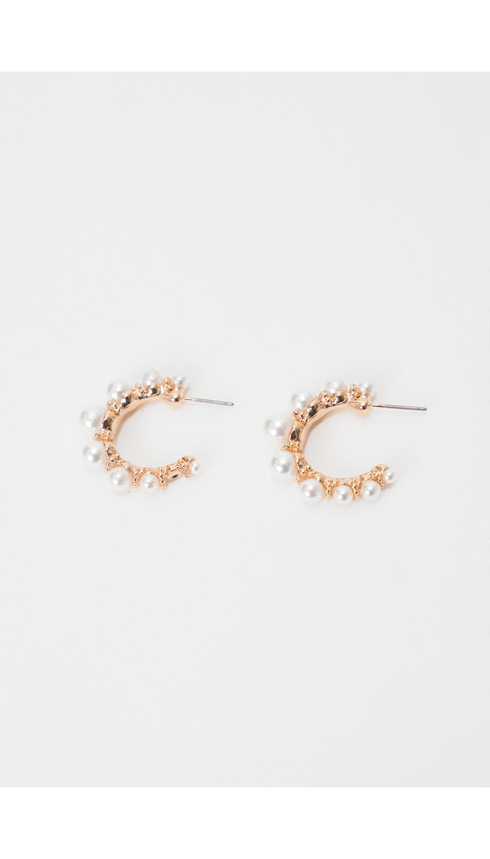 Aretes tipo candonga con perlas