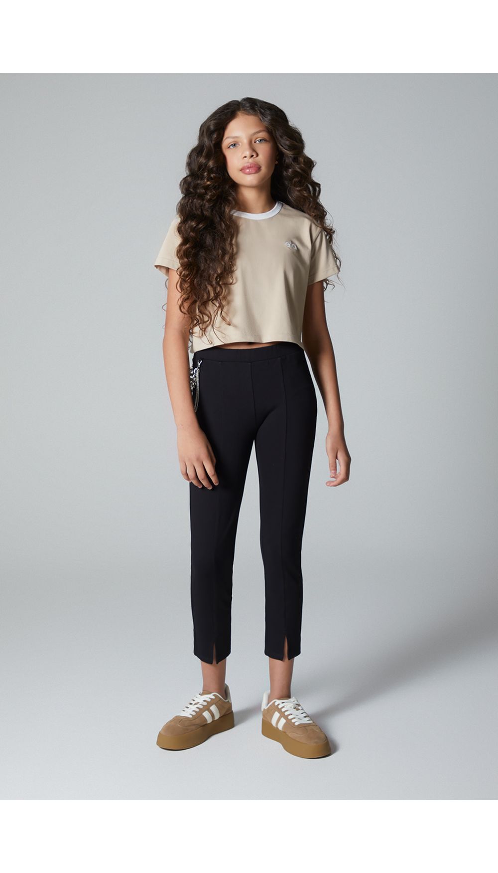 Camiseta boxy bordada para girl