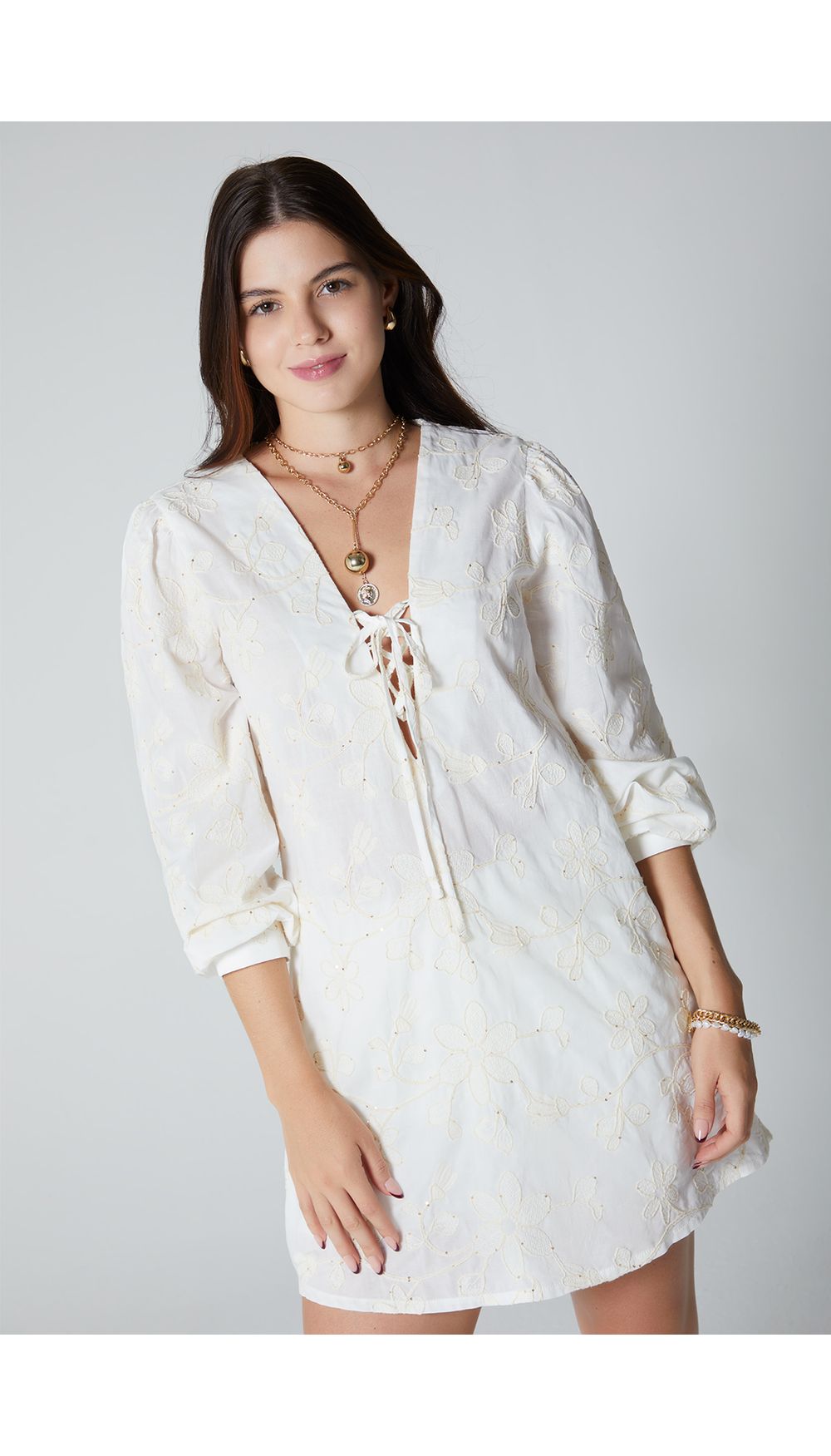 Vestido corto estampado con manga tres cuartos