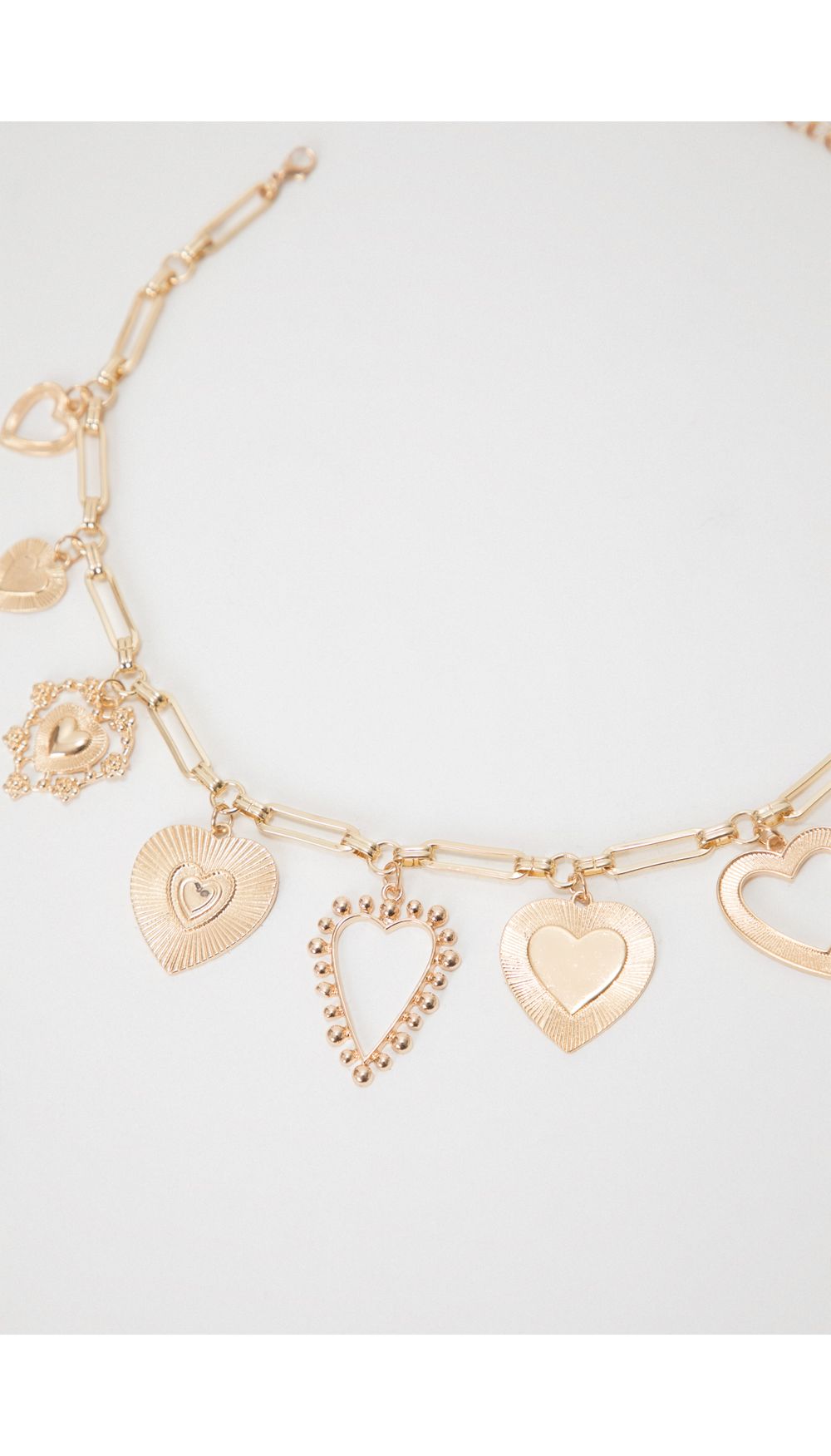 Collar con corazones