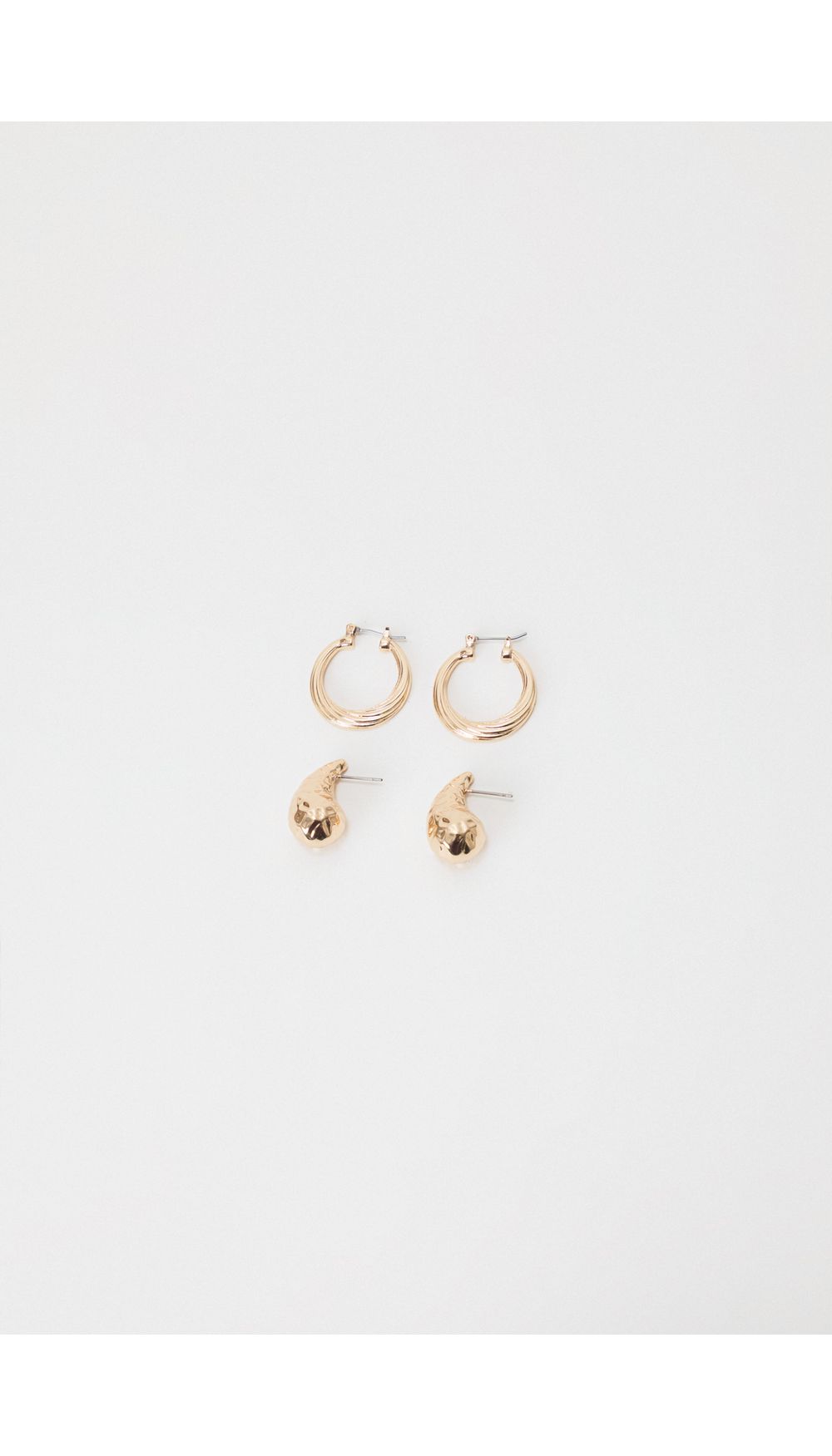 Set de aretes en forma de gota y candongas