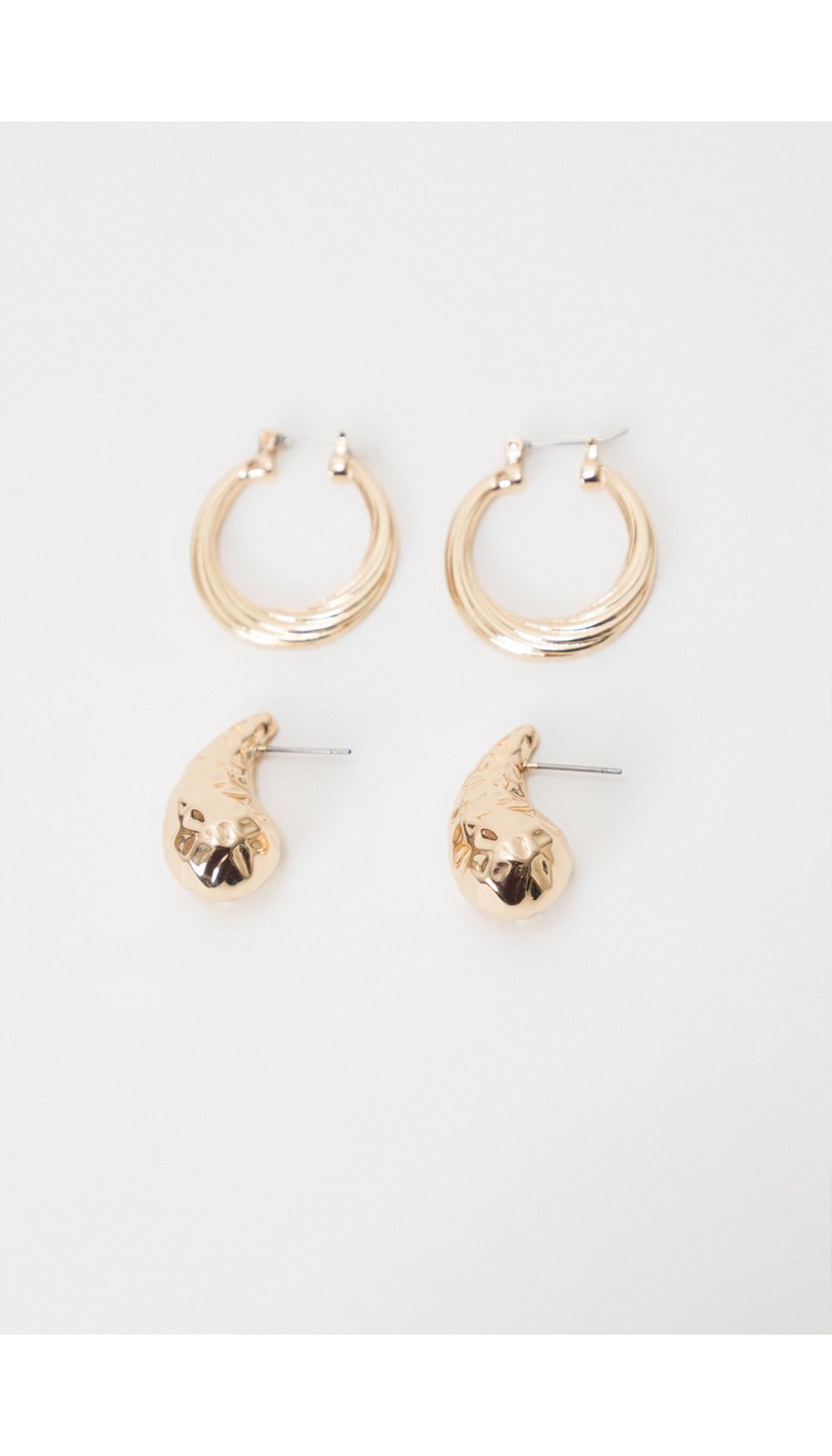 Set de aretes en forma de gota y candongas