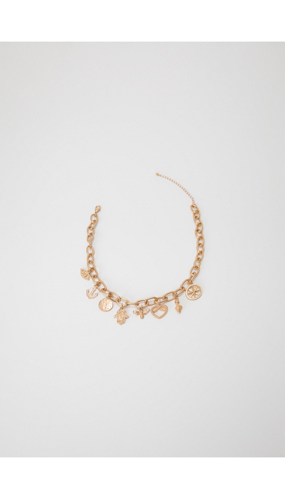 Collar diferentes figuras colgantes
