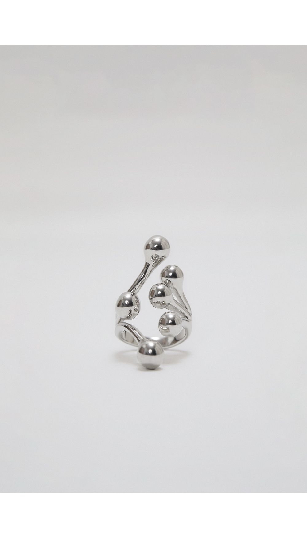 Anillo grande asimetrico