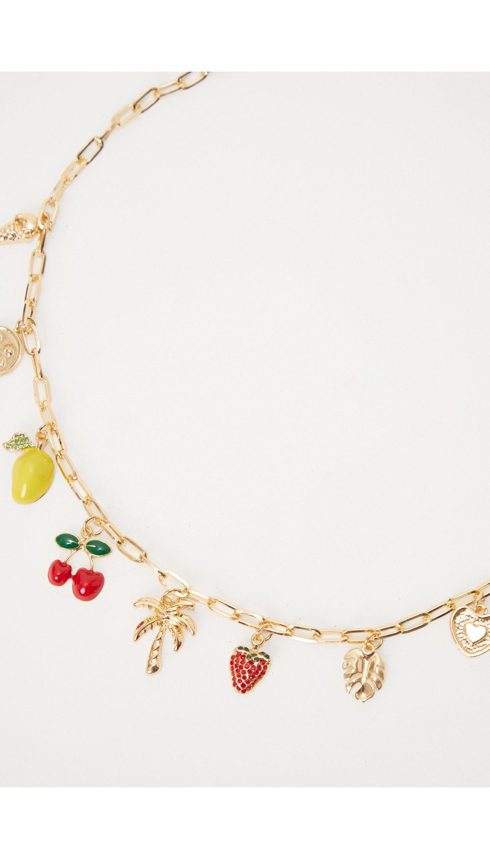 Collar con diferentes figuras, palmas y cerezas
