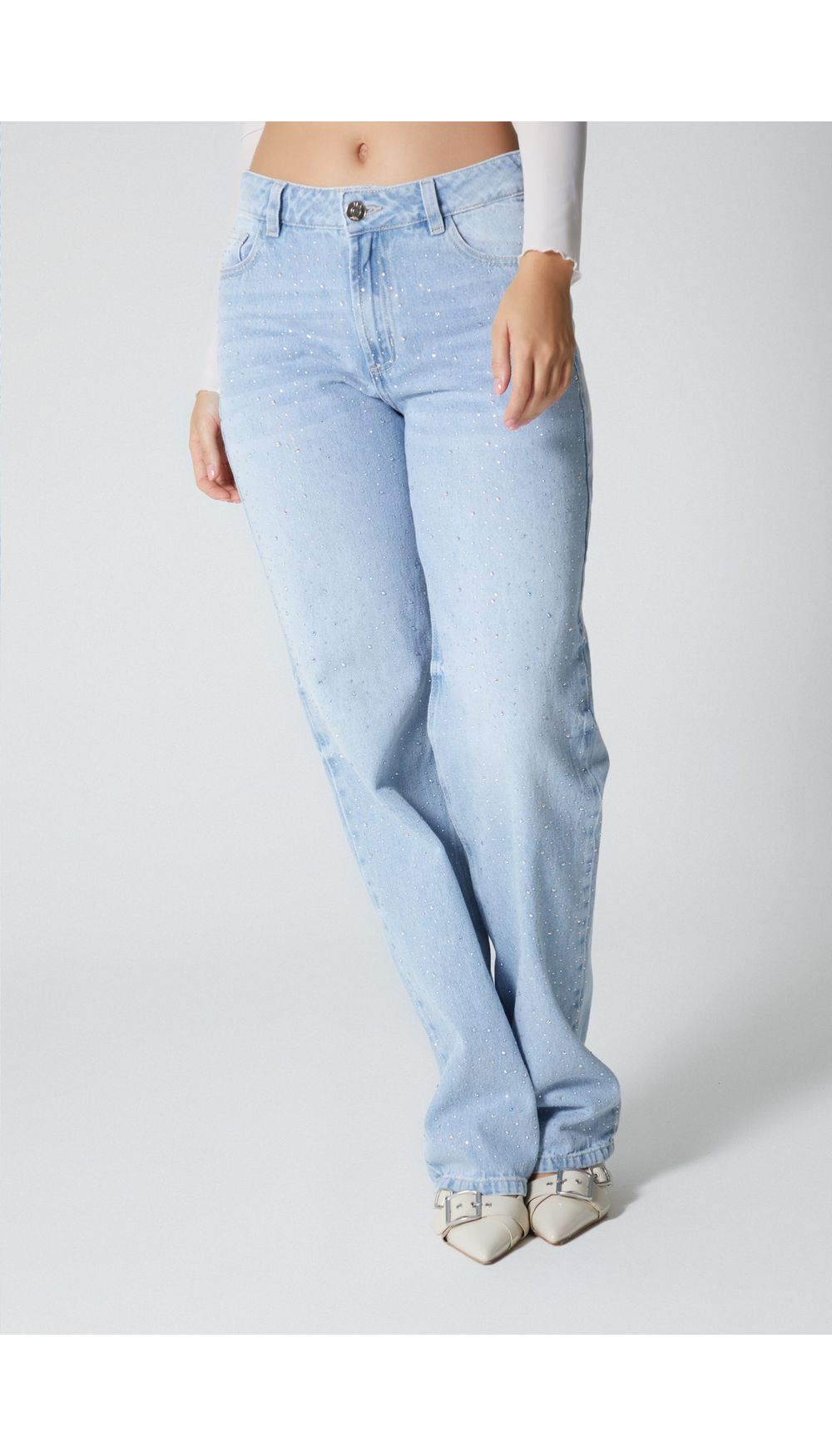 Jean tiro medio recto con hot fix para mujer