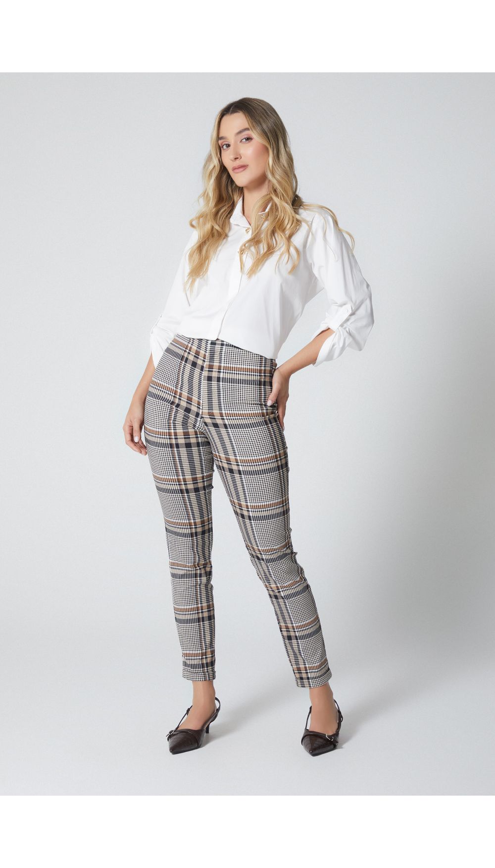 Pantalon estilo chino para mujer con correa