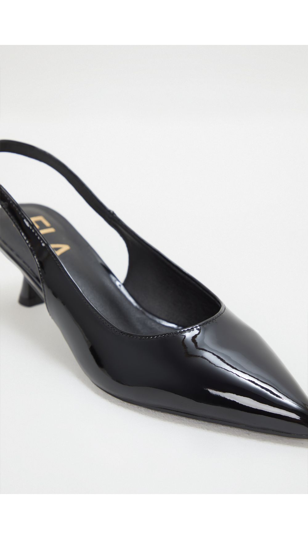 Stiletto tacon bajo destalonado