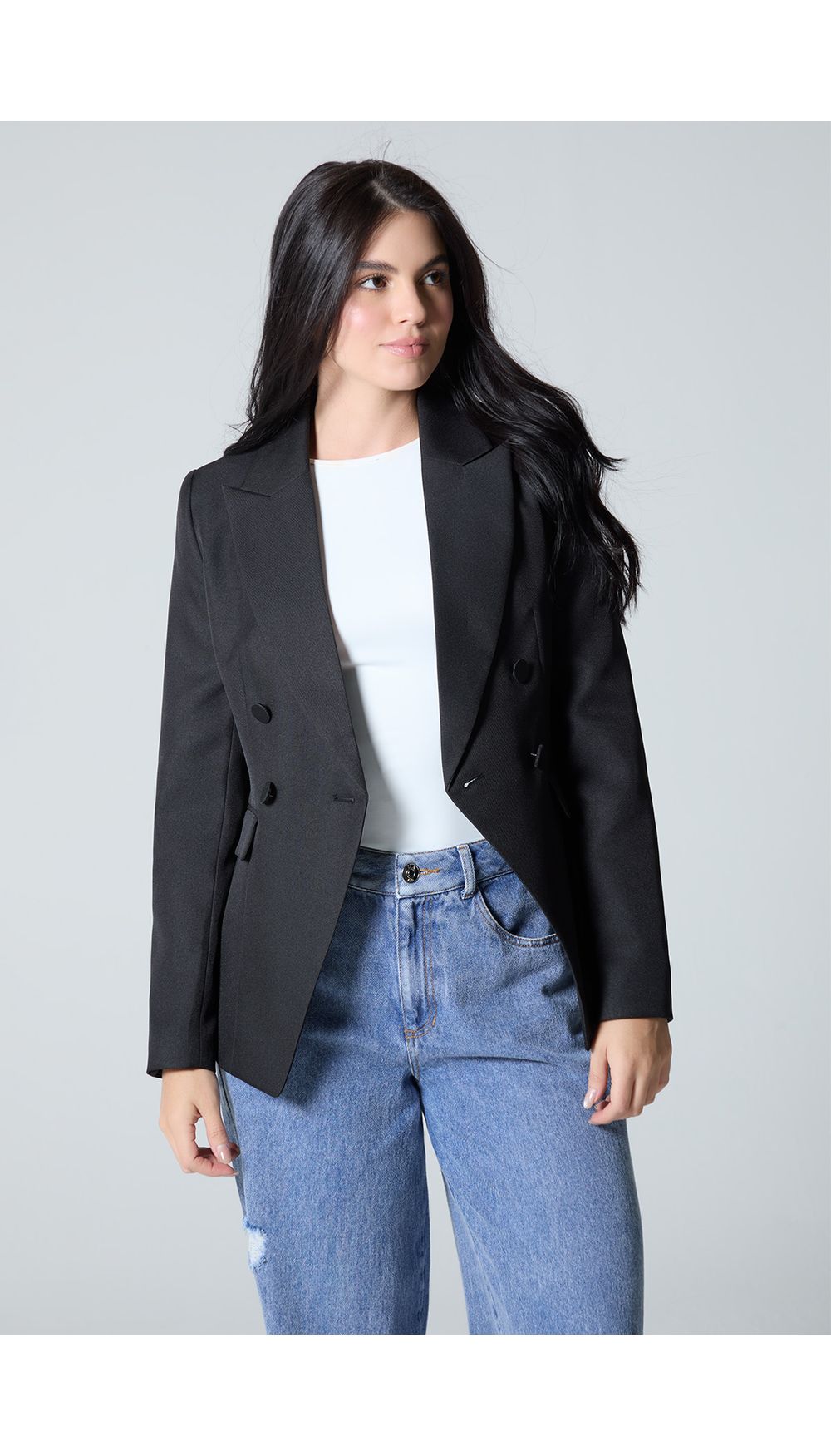 Blazer manga larga con botonadura frontal para mujer