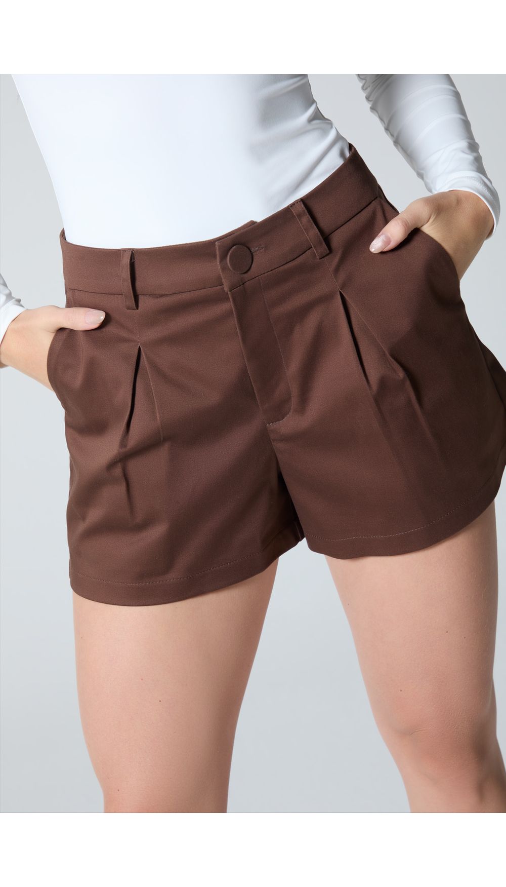 Short tiro alto con prenses para mujer