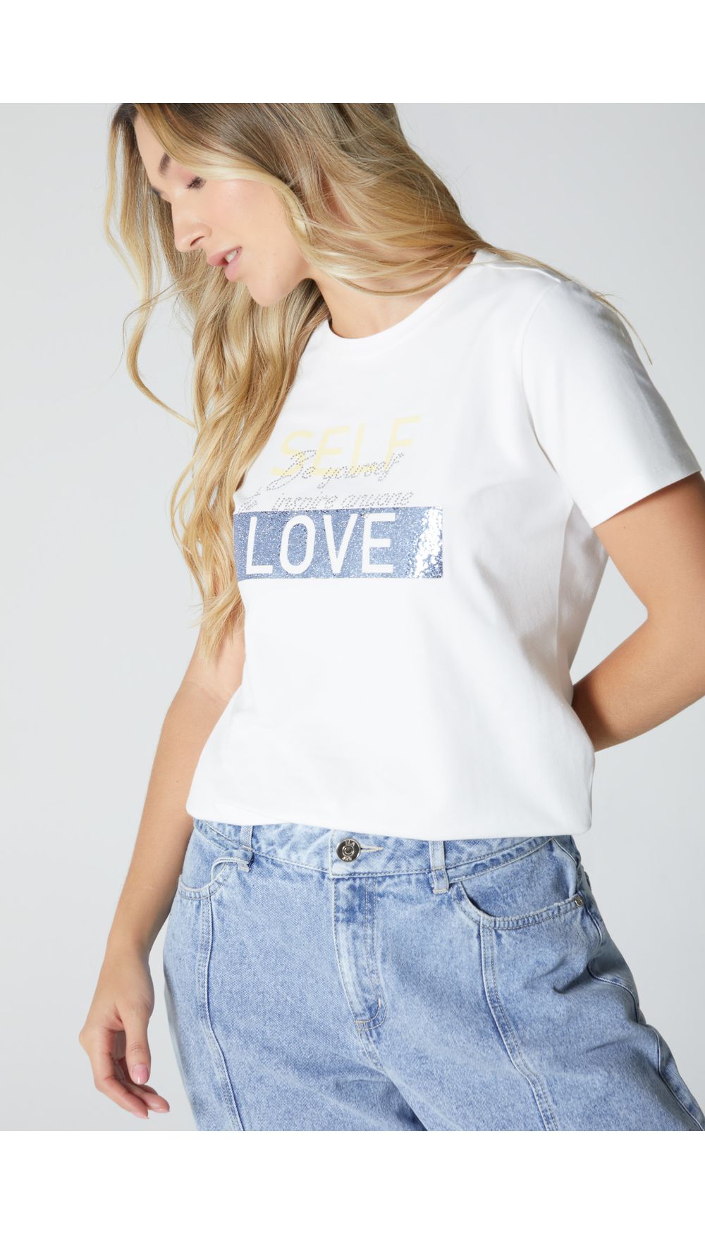 Camiseta para mujer estampada con apliques
