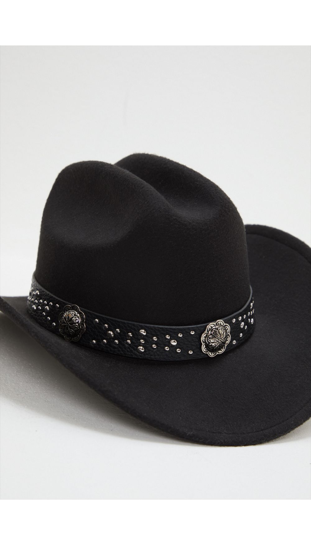 Sombrero cowboy con insumos