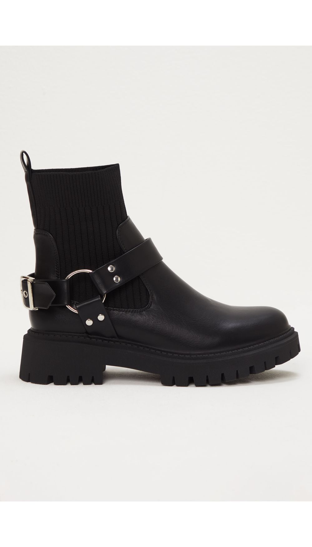 Botin combinacion materiales y herraje en capellada