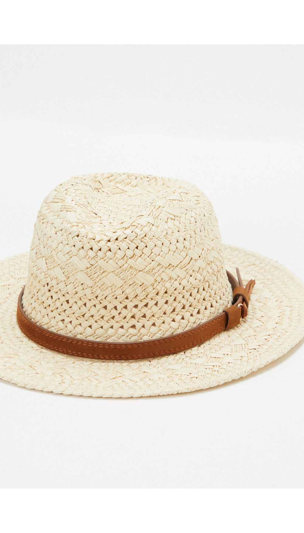 Sombrero con cinta
