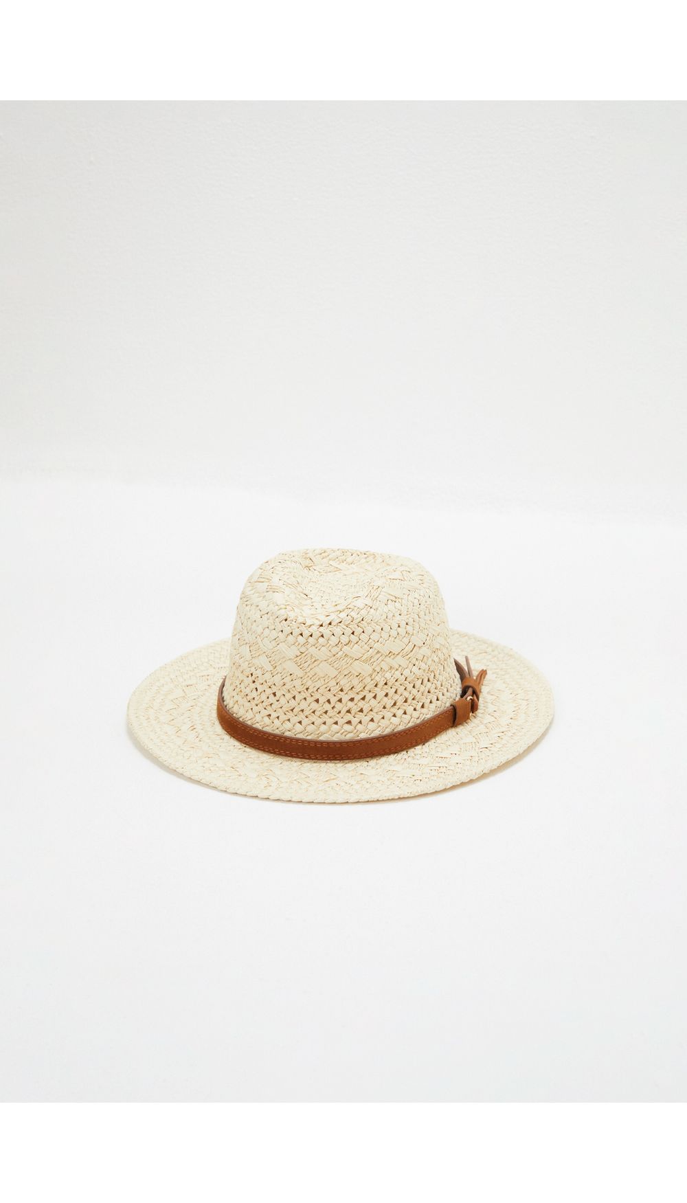Sombrero con cinta