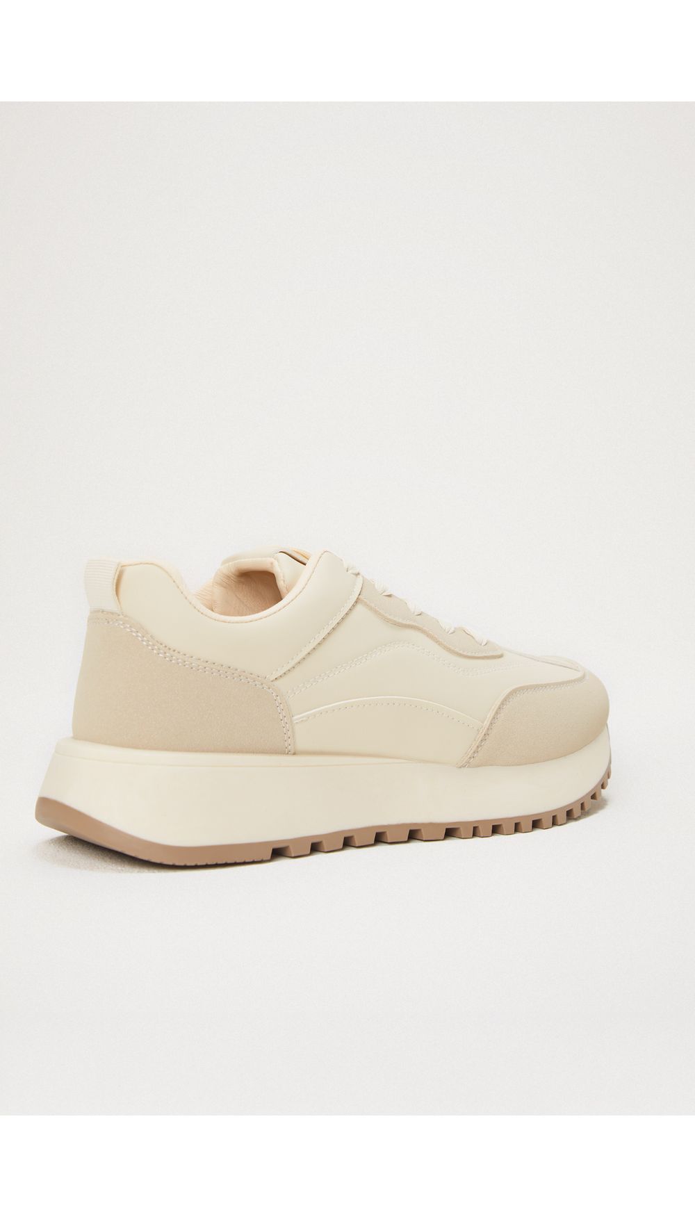 Tenis suela alta combinacion materiales