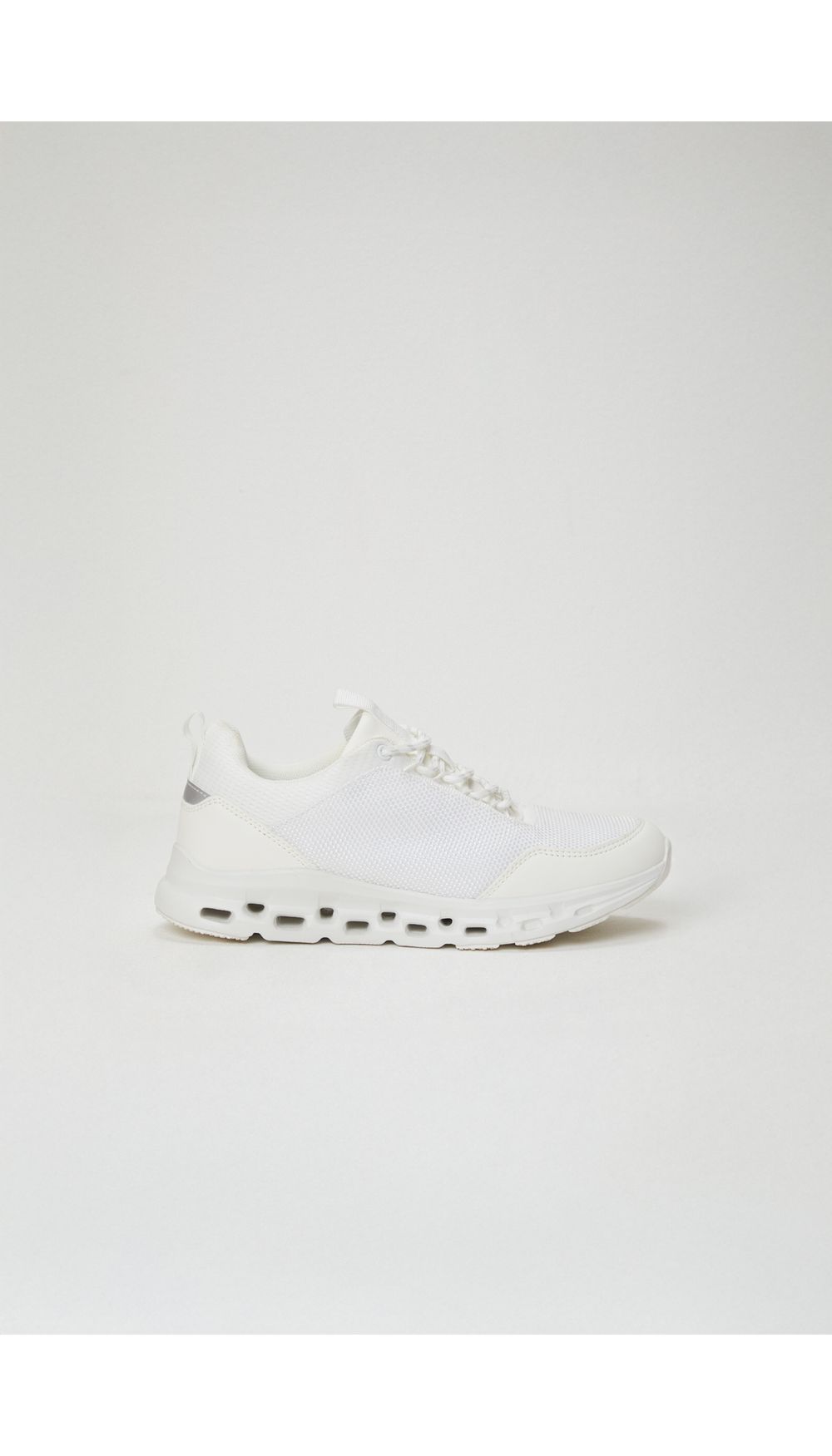 Tenis deportivo con lace combinado