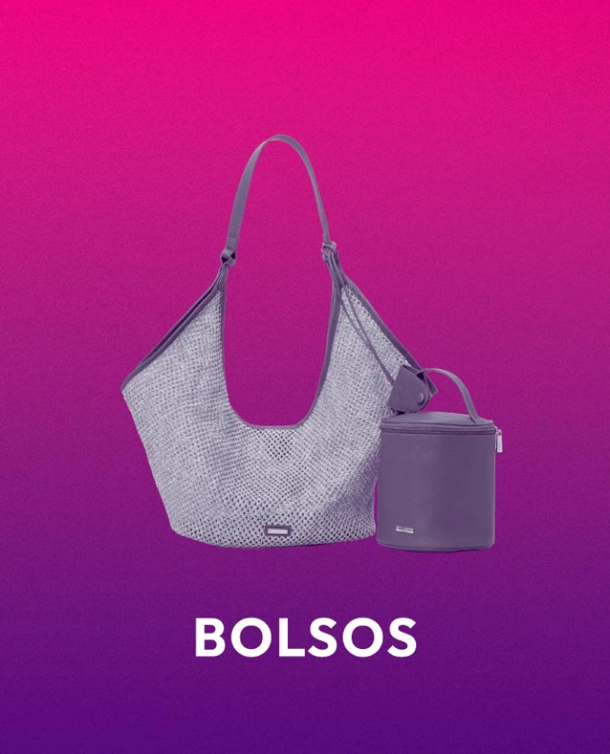 Mujer con bolso orgánico color café
