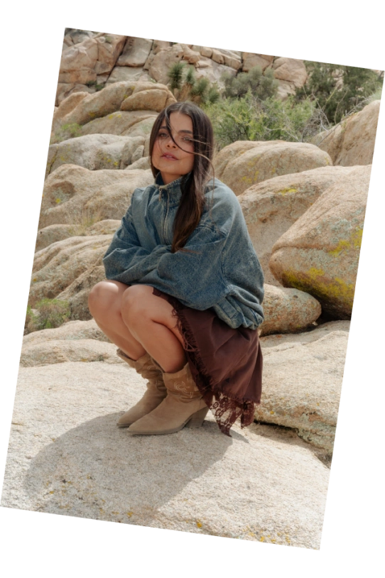 Collage de moda femenina con diferentes looks en blanco, negro, café y denim de la colección Metamorfosis.