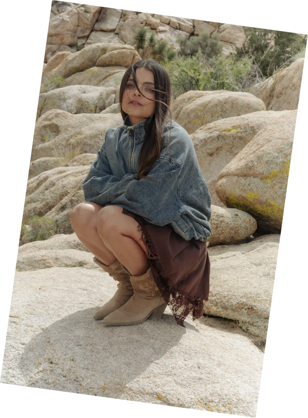 Collage de moda femenina con diferentes looks en blanco, negro, café y denim de la colección Metamorfosis.